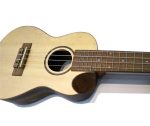 Concert Aulia Ukulele, Natural Wood With Currying Case and Picks - Image 2