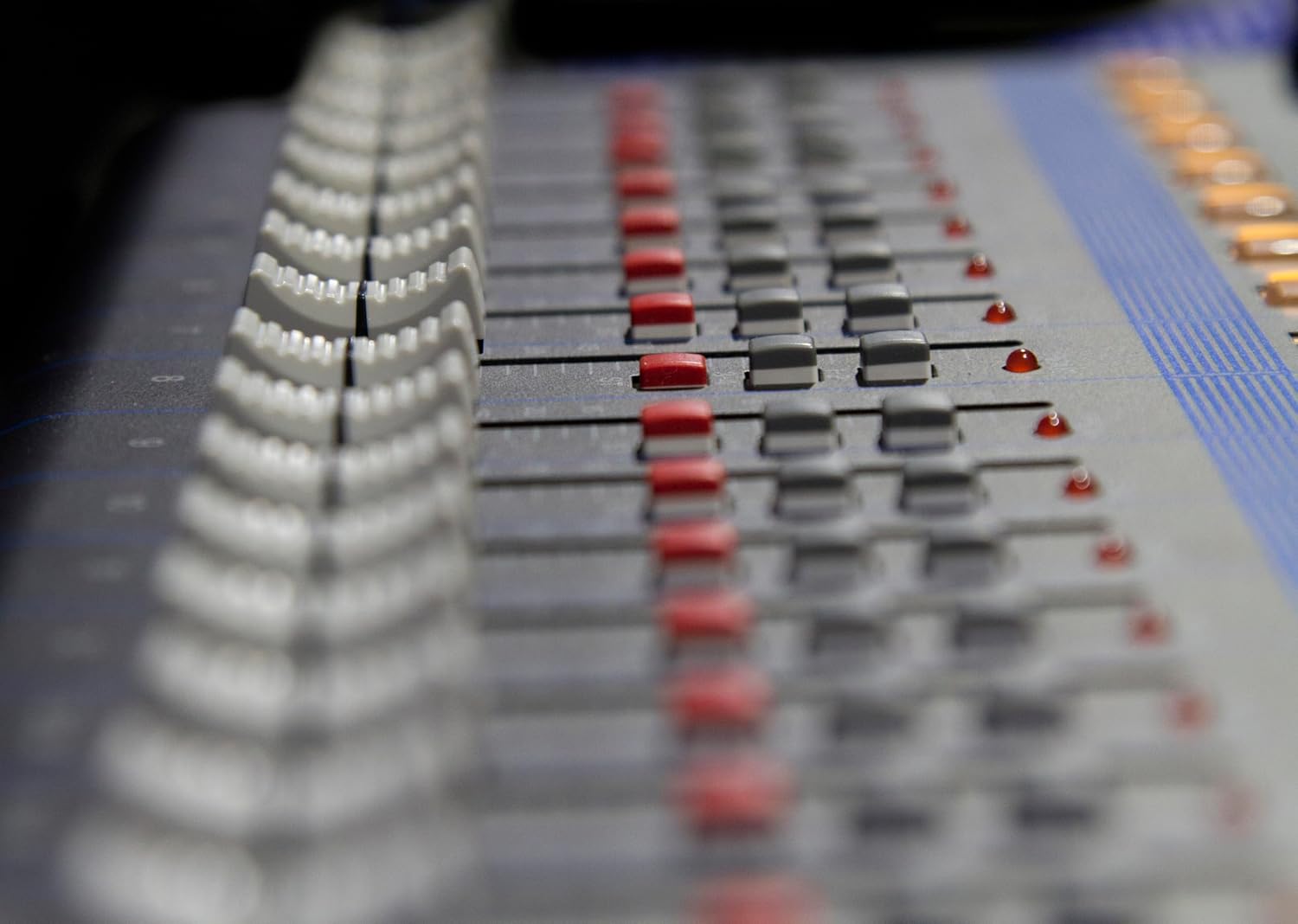 711qNH+EsaL._AC_SL1500_ Yamaha MG12XU 12-Input 4-Bus Mixer with Effects - Image 2