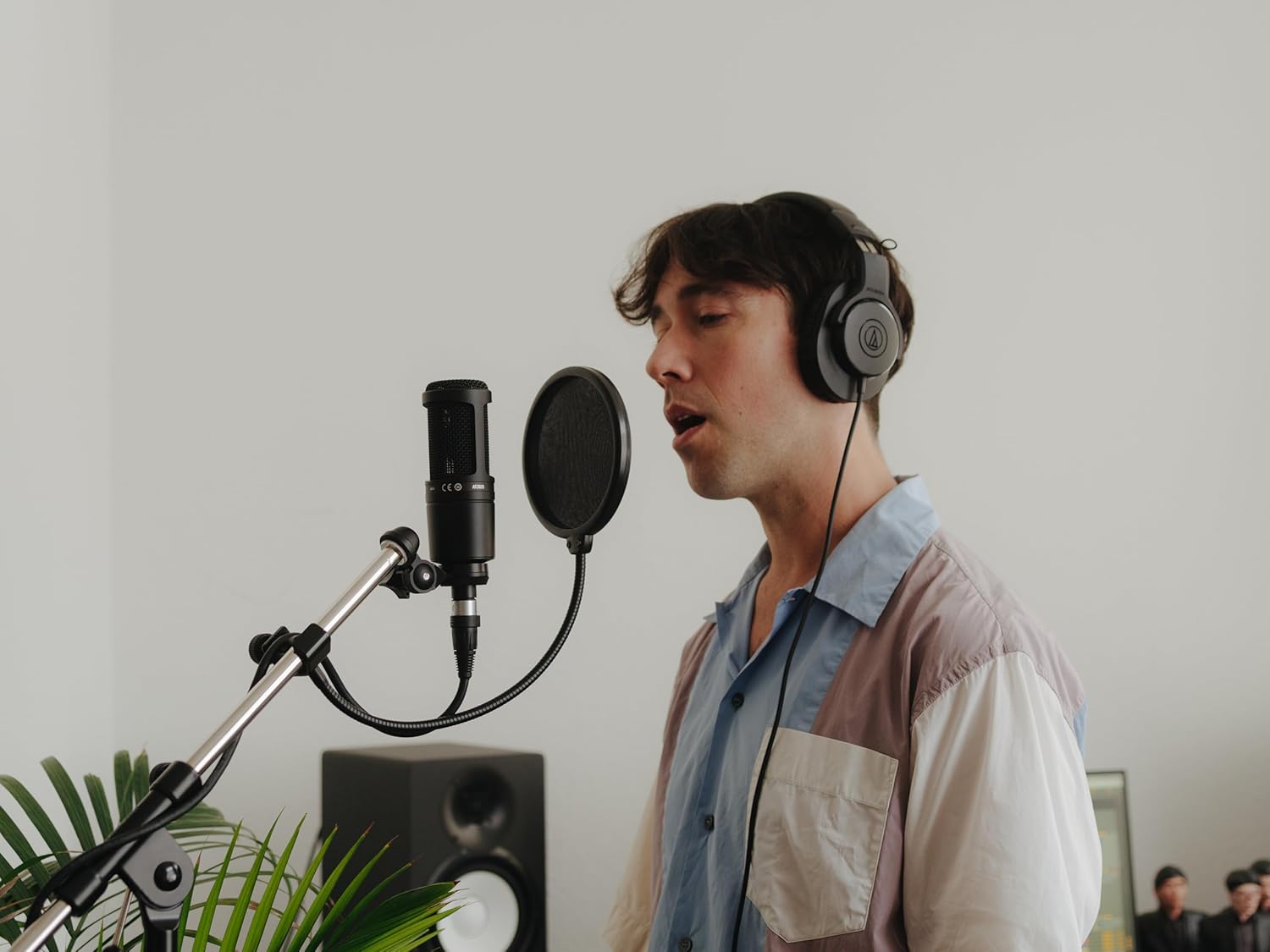 712CJuTNW3L._AC_SL1500_ Audio-Technica AT2020 Cardioid Condenser Studio XLR Microphone, Ideal for Project/Home Studio Applications - Image 2