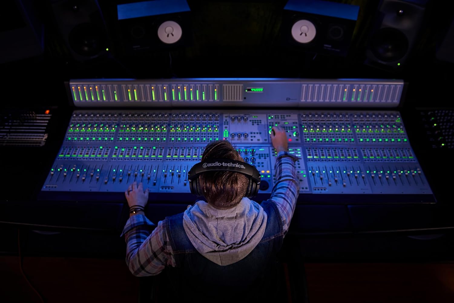 71ZBCuZrPNL._AC_SL1500_ Audio-Technica ATH-M50x Professional Studio Monitor Headphones, Black - Image 5