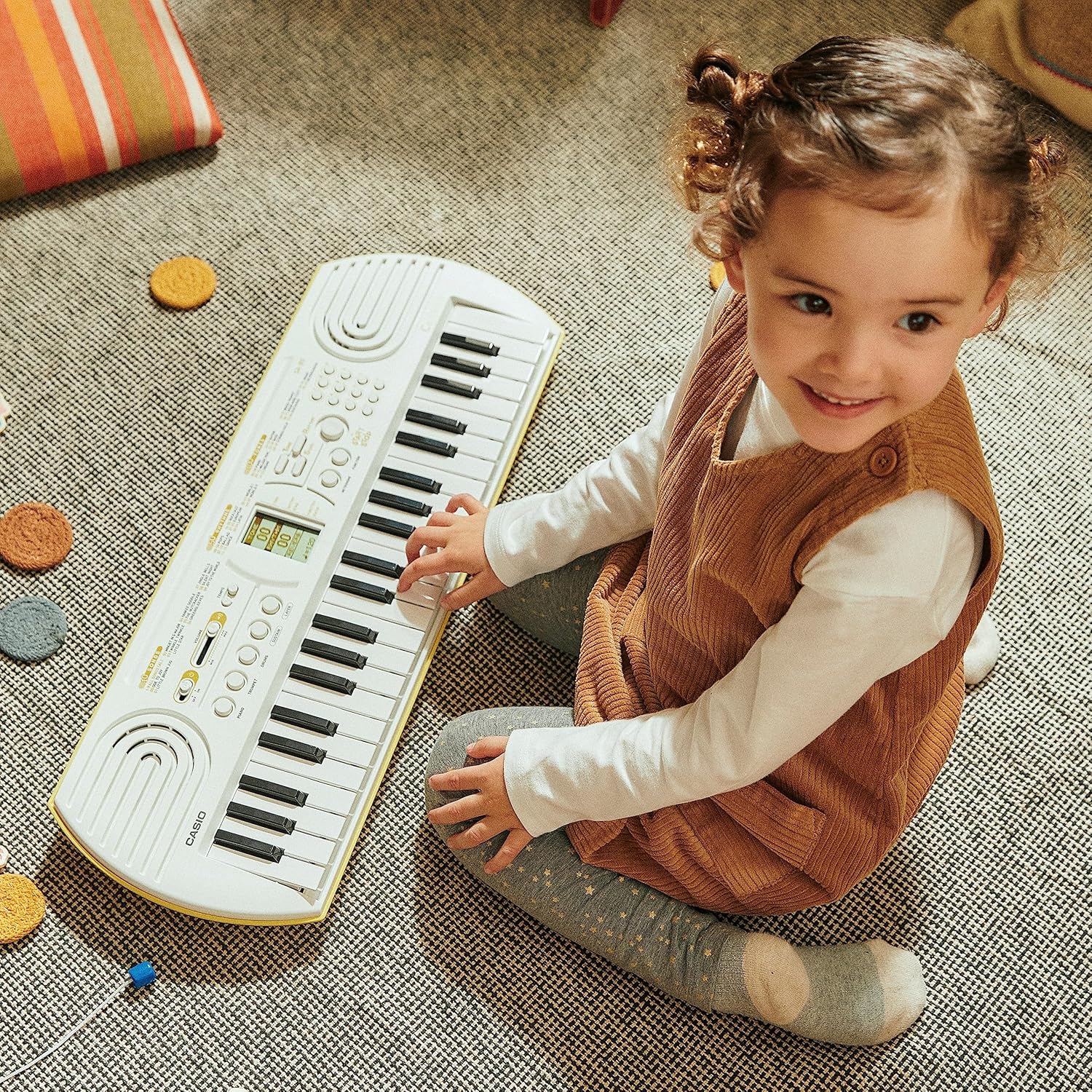 A1GDmRnS4TL._SL1500_ Casiotone Mini Keyboard SA-80 with Piano tones, White (44 Keys) - Image 5